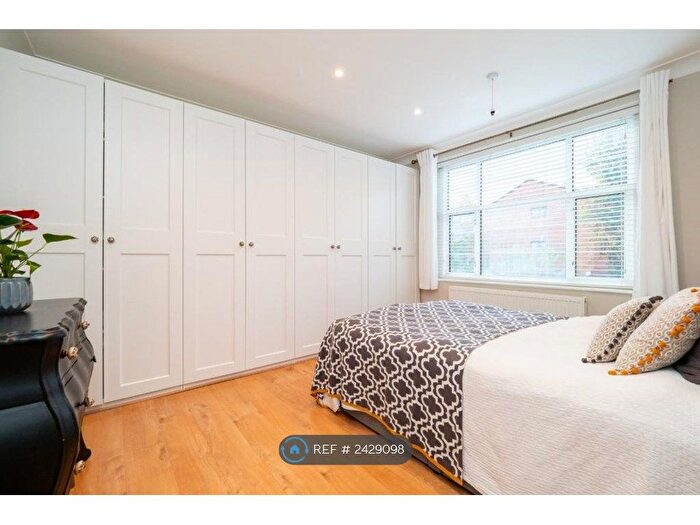 2 Bedroom Flat To Rent In Briar Court, Cheam, Sutton, SM3