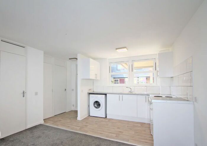 1 Bedroom Flat To Rent In Friar Mews, London, SE27