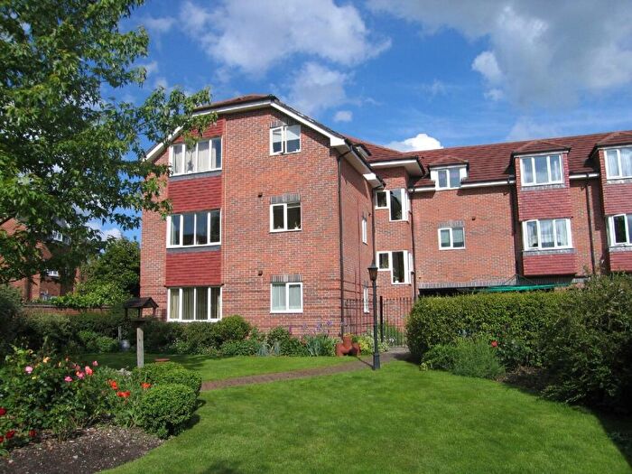 2 Bedroom Flat To Rent In Oddfellows Road, Newbury, RG14