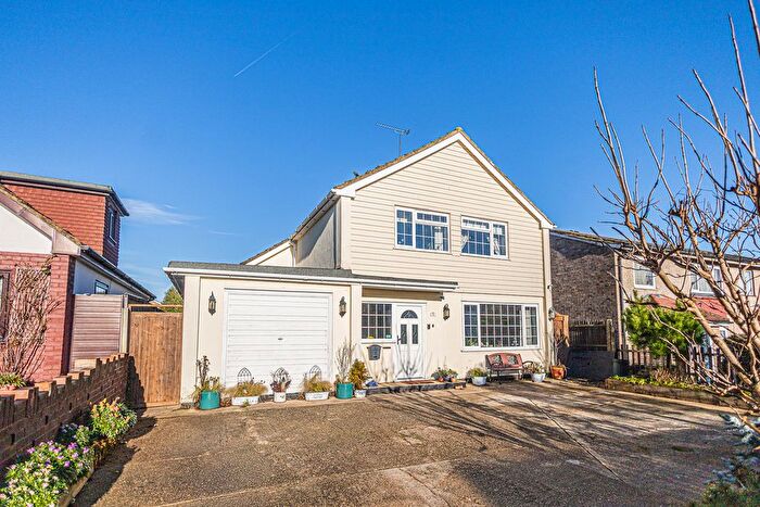 3 Bedroom Detached House For Sale In Richmond Road, Wickford, SS11
