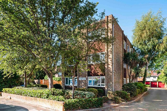 2 Bedroom Flat For Sale In Manor Road, Twickenham, TW2