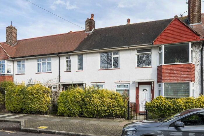 3 Bedroom Flat To Rent In Fieldview, London, SW18