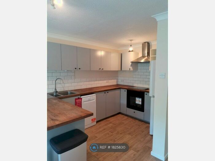 3 Bedroom Flat To Rent In Briary Road, Portishead, Bristol, BS20