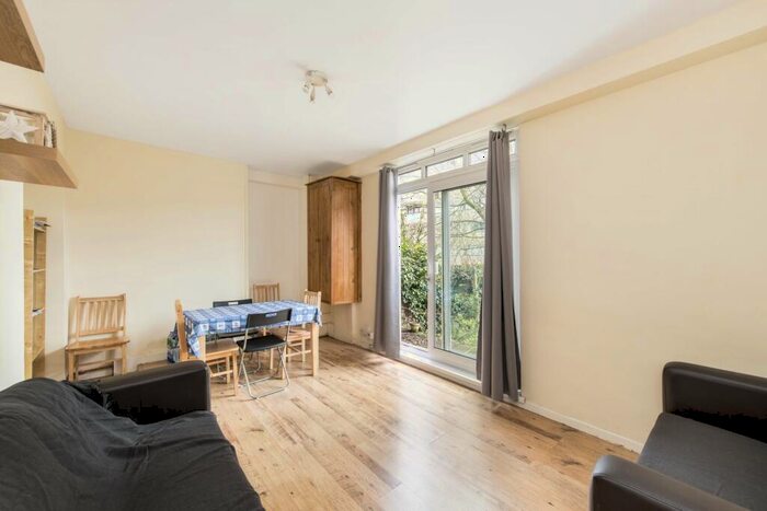 3 Bedroom Maisonette To Rent In Boundary Road, Swiss Cottage, NW8