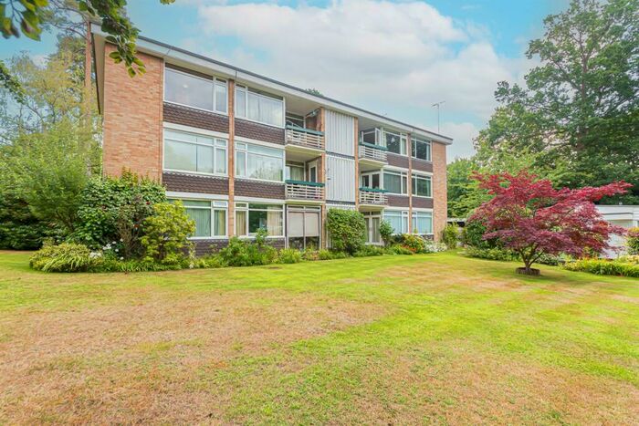 2 Bedroom Apartment To Rent In Heathermount Gardens, Crowthorne, RG45