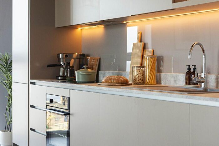 3 Bedroom Apartment To Rent In Dockside, Edinburgh, EH6