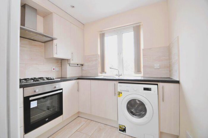 1 Bedroom Flat To Rent In West Barnes Lane, New Malden, KT3