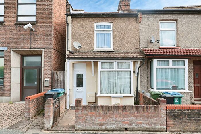 2 Bedroom Property To Rent In Brixton Road, Watford, WD24