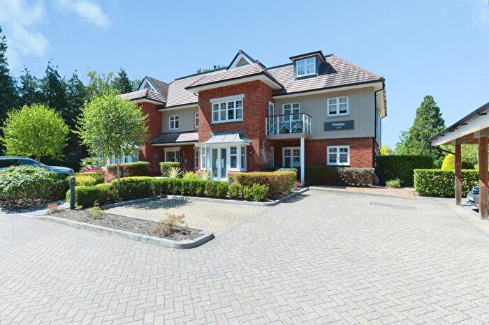 3 Bedroom Apartment For Sale In Golf Links Road, Ferndown, BH22