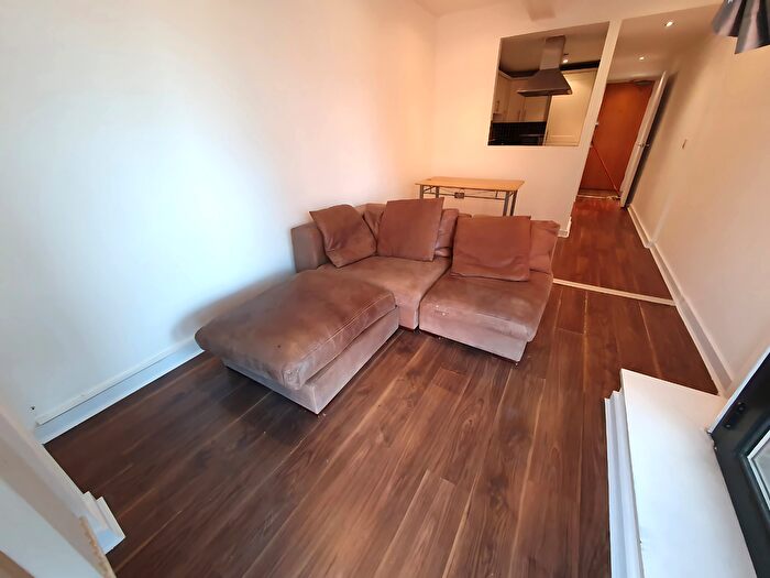 2 Bedroom Flat To Rent In Channelsea Road, London, E15