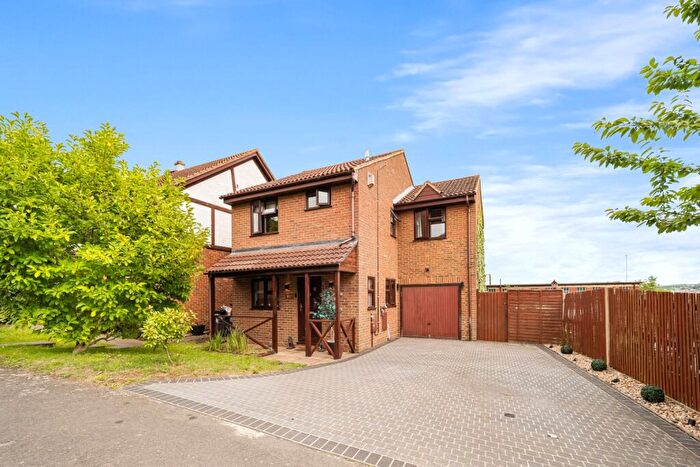 4 Bedroom Detached House For Sale In Honeypot Close, Rochester, Kent, ME2