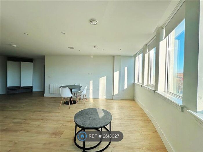 2 Bedroom Flat To Rent In Capella Court, Purley, CR8