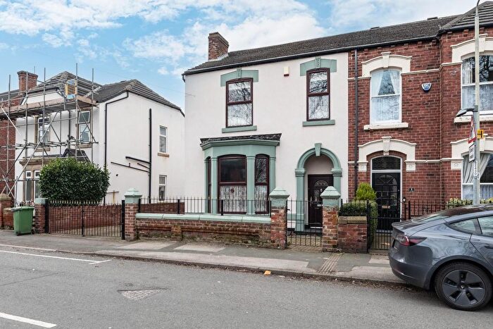 4 Bedroom Semi Detached House For Sale In Barnes Road, Castleford, WF10