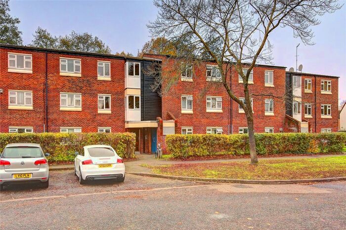 2 Bedroom Flat To Rent In Hawkins Road, Teddington, TW11
