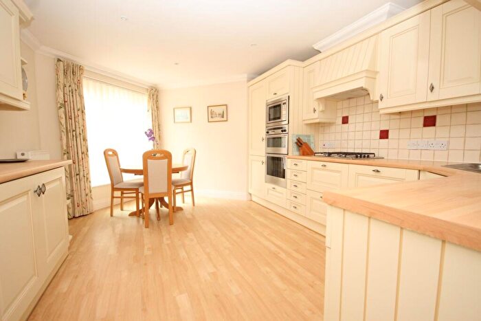 2 Bedroom Apartment For Sale In The Avenue, Branksome Park, BH13