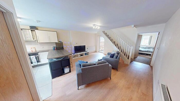 4 Bedroom Town House To Rent In Kilbourn Street, Nottingham, NG3