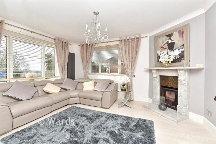 3 Bedroom Chalet For Sale In Brecon Chase, Minster On Sea, Sheerness, Kent, ME12