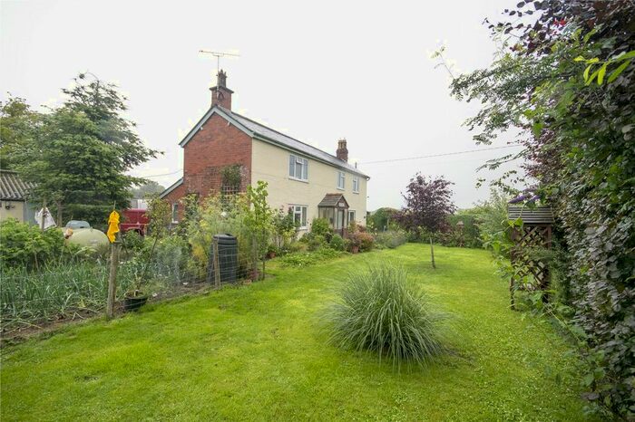 3 Bedroom Detached House For Sale In Rhos Common, Llanymynech, Powys, SY22