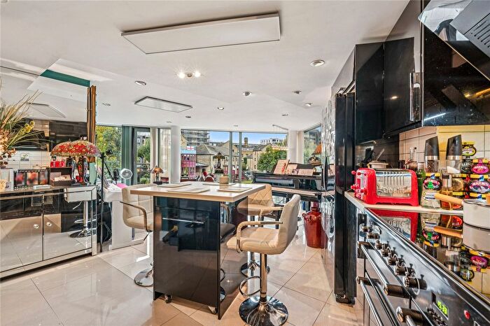 2 Bedroom Flat For Sale In Graham Street, London, N1