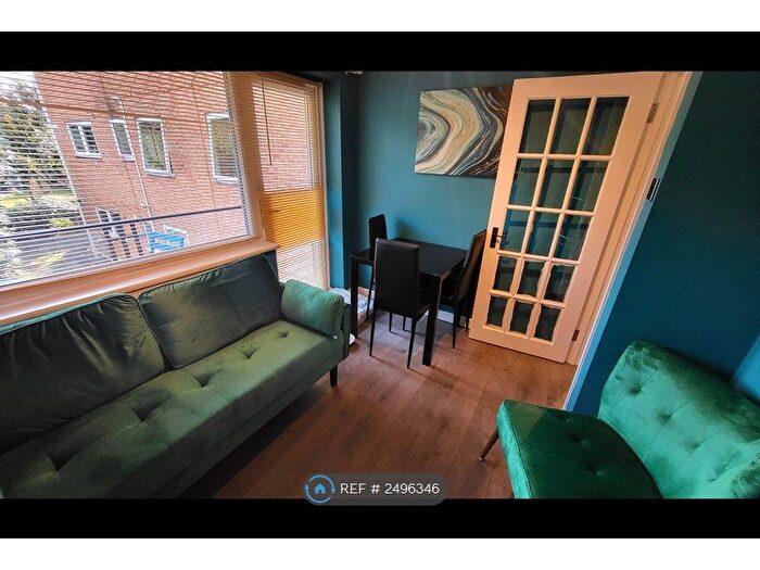 3 Bedroom Flat To Rent In Richmond Park Road, Bournemouth, BH8