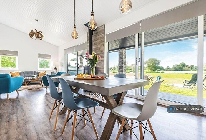 3 Bedroom Detached House To Rent In Poole Road, Sturminster Marshall, Wimborne, BH21