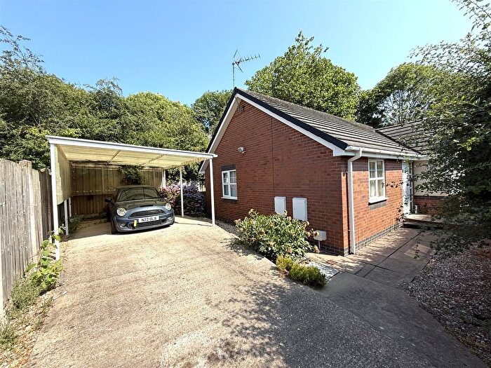2 Bedroom Detached Bungalow For Sale In Redhill Road, Chadsmoor, Cannock, WS11