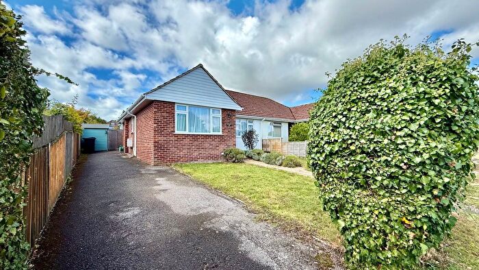 2 Bedroom Bungalow For Sale In Greenway Close, Lymington, SO41