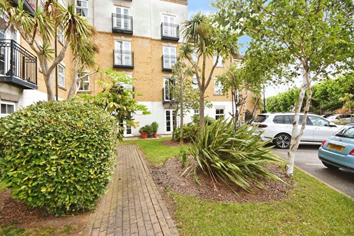 2 Bedroom Flat For Sale In Forge Way, Southend-On-Sea, Essex, SS1