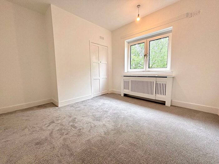 3 Bedroom Flat To Rent In Lochlea Road, Glasgow, G43