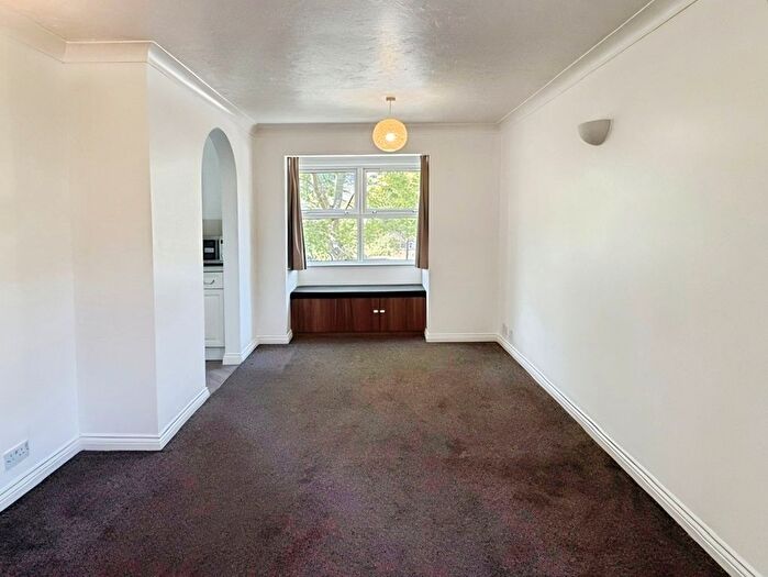 2 Bedroom Flat To Rent In Monmouth Close, London, W4