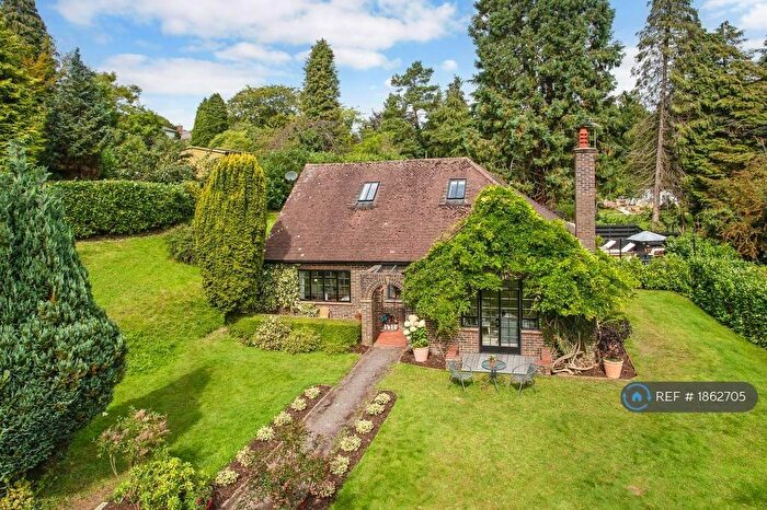 3 Bedroom Bungalow To Rent In Tupwood Lane, Caterham, CR3