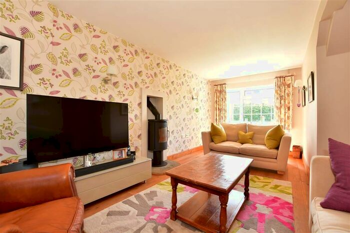 3 Bedroom Semi-Detached House For Sale In Bensted Close, Maidstone, Kent, ME15