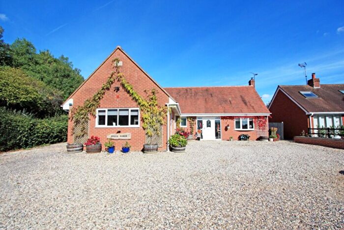 3 Bedroom Detached House For Sale In Highworth Road, South Marston, Swindon, SN3