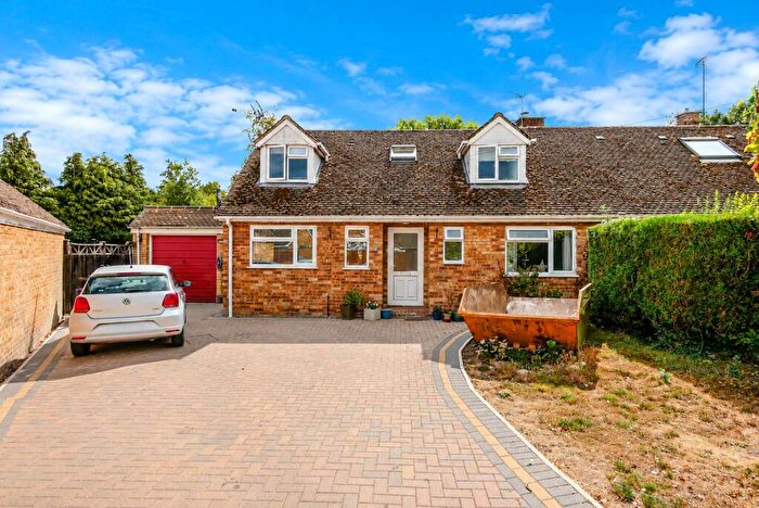 4 Bedroom Semi-Detached House For Sale In Willow Mead, Chalgrove, OX44