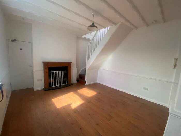1 Bedroom Flat To Rent In Flat, Maisonette, Holton Road, Barry, CF63