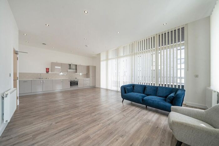 3 Bedroom Flat To Rent In Creative Road, London, SE8