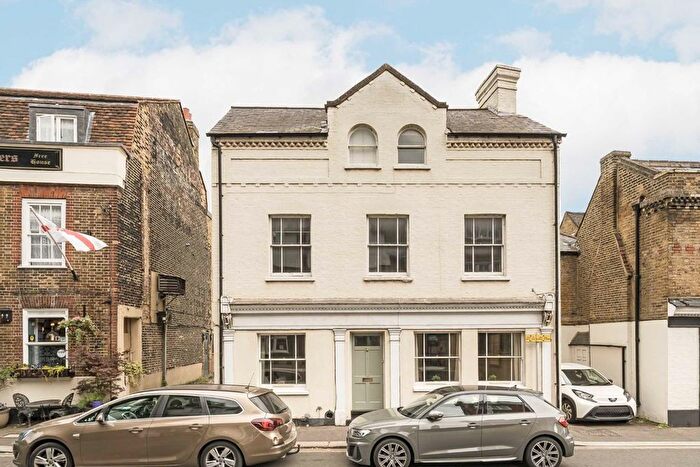 1 Bedroom Flat To Rent In High Street, Hampton, TW12