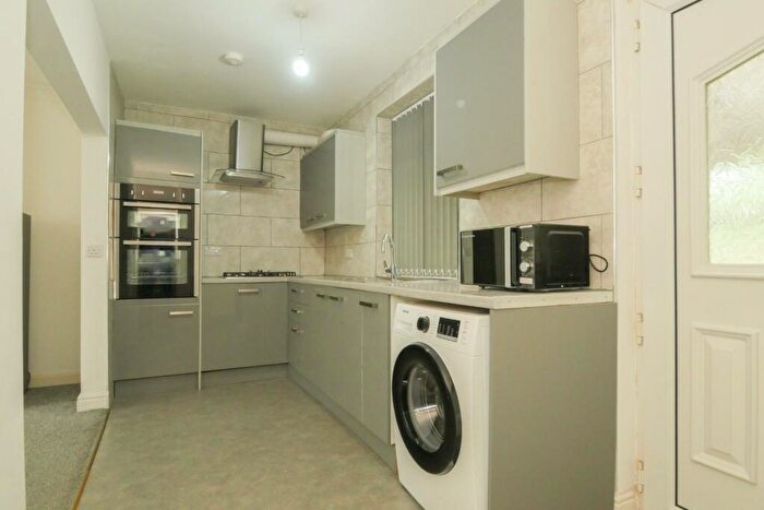 3 Bedroom Semi-Detached House For Sale In Westover Avenue, Leeds, LS13