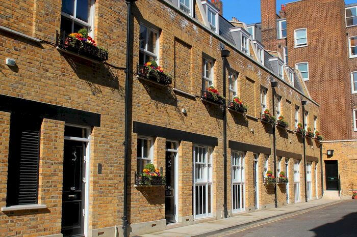 3 Bedroom Mews House To Rent In Portman Close, London, W1H