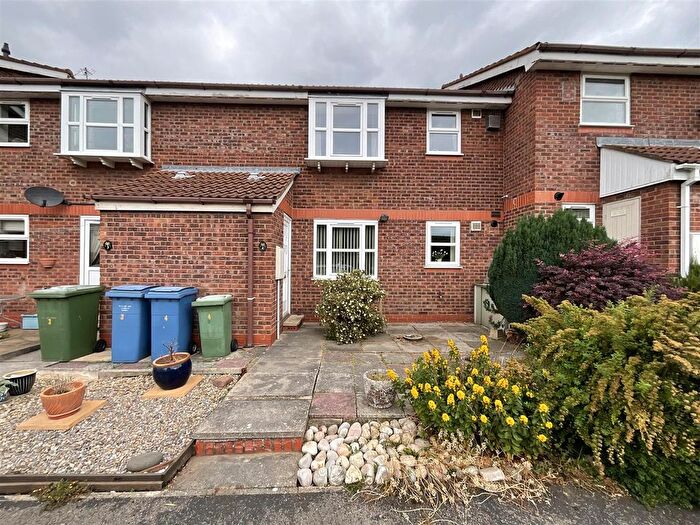 2 Bedroom Flat For Sale In West End View, Cayton, Scarborough, YO11