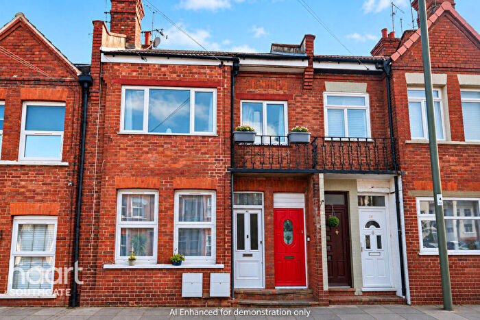 3 Bedroom Maisonette For Sale In Welbeck Road, Barnet, EN4