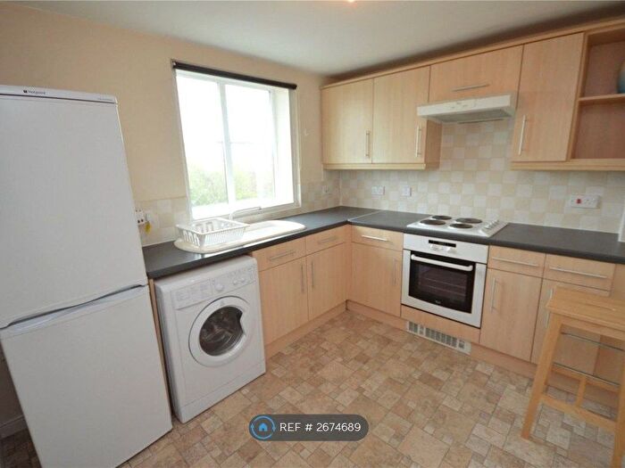 2 Bedroom Flat To Rent In Saltash Road, Swindon, SN2