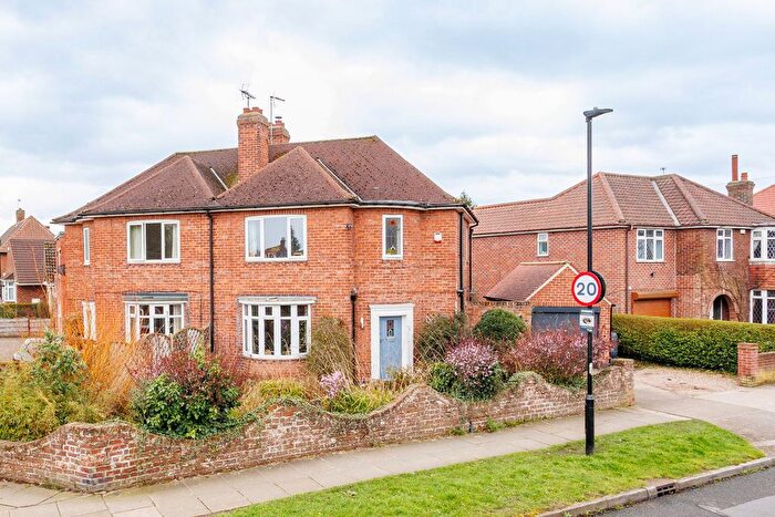 4 Bedroom Semi Detached House For Sale In Westlands Grove, York, YO31