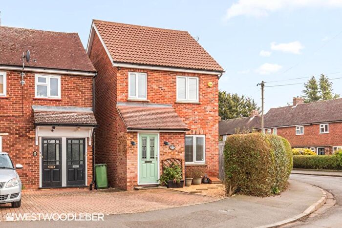 2 Bedroom Detached House For Sale In St. Cuthberts Road, Hoddesdon, EN11