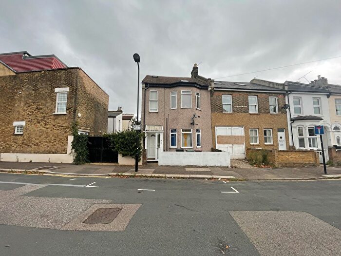 1 Bedroom Flat To Rent In Blenheim Road, Stratford, E15