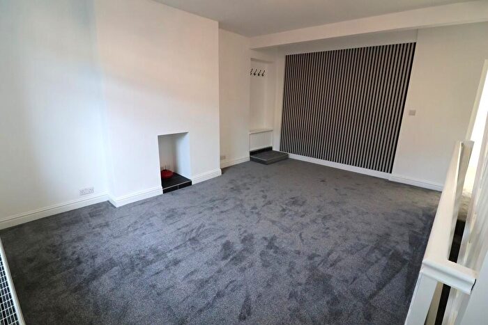 3 Bedroom Terraced House To Rent In St Marys Road, Glossop, SK13