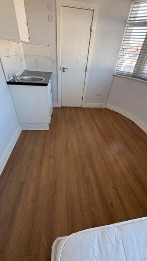 Studio To Rent In Scotts Road, Southall, UB2