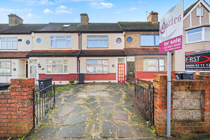 2 Bedroom House For Sale In Roedean Avenue, Enfield, EN3