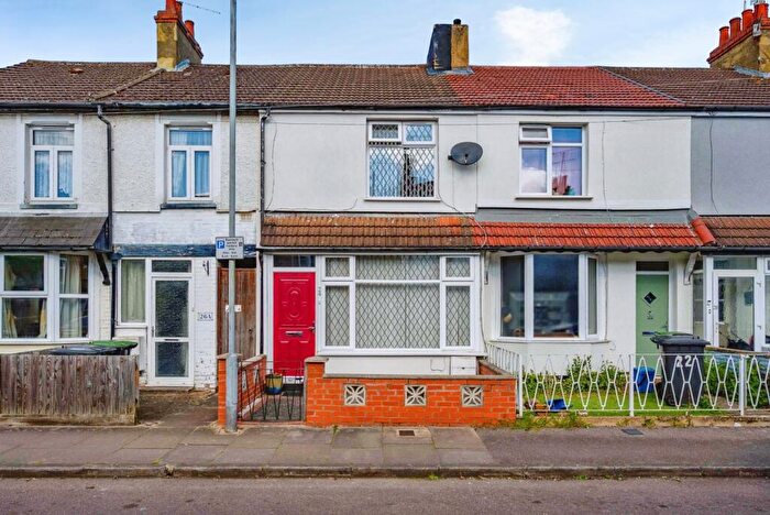 2 Bedroom Terraced House For Sale In Mostyn Road, Luton, Bedfordshire, LU3