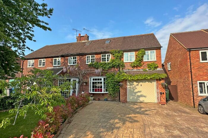5 Bedroom Semi-Detached House For Sale In Cox Green Road, Maidenhead, Windsor And Maidenhead, SL6